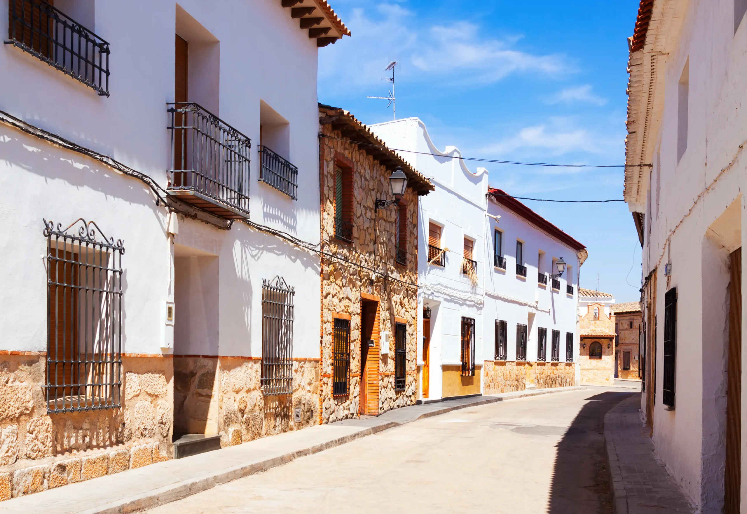 calle ordinaria de la ciudad espanola el toboso