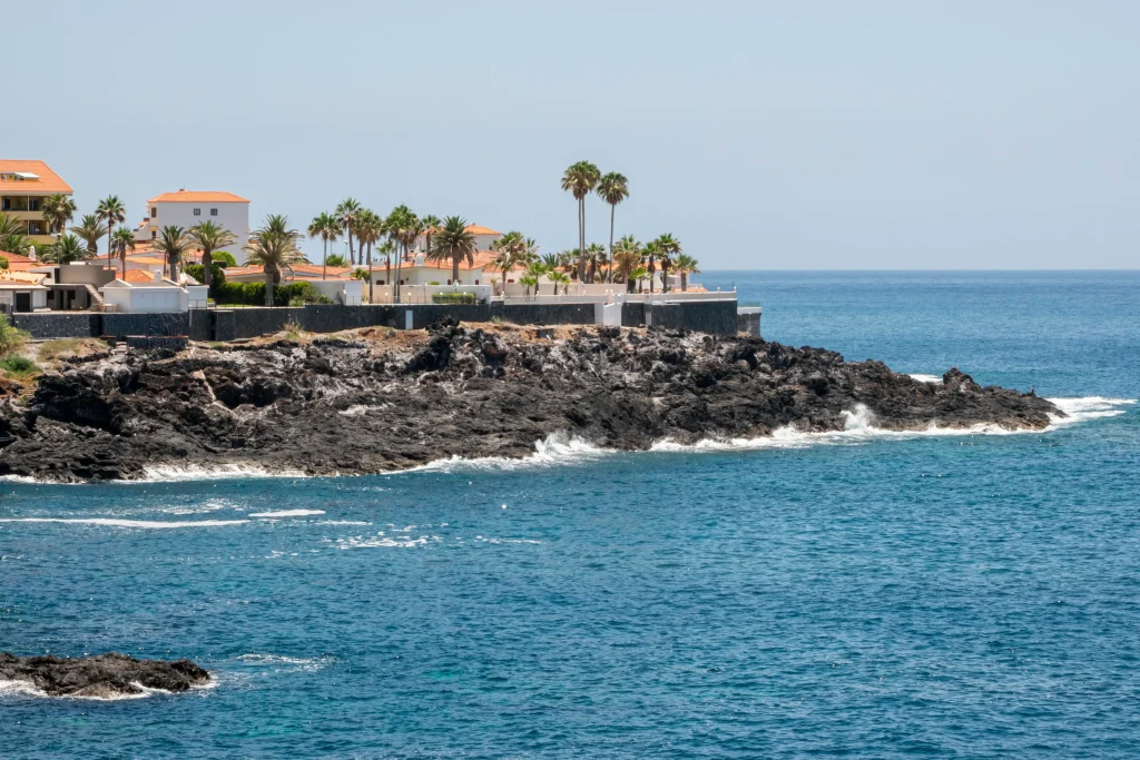 hermosa ciudad junto al mar
