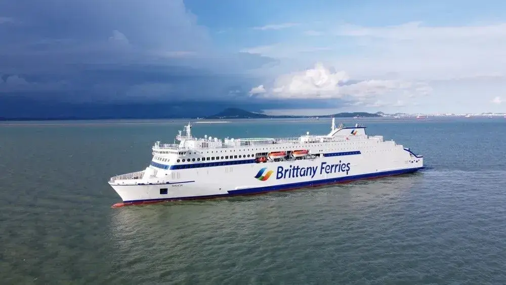large barco brittany ferries 30ebc92368 (1)
