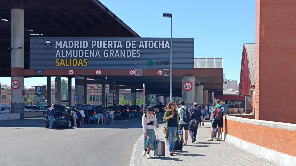 Acceso a la estación de Madrid Puerta de Atocha