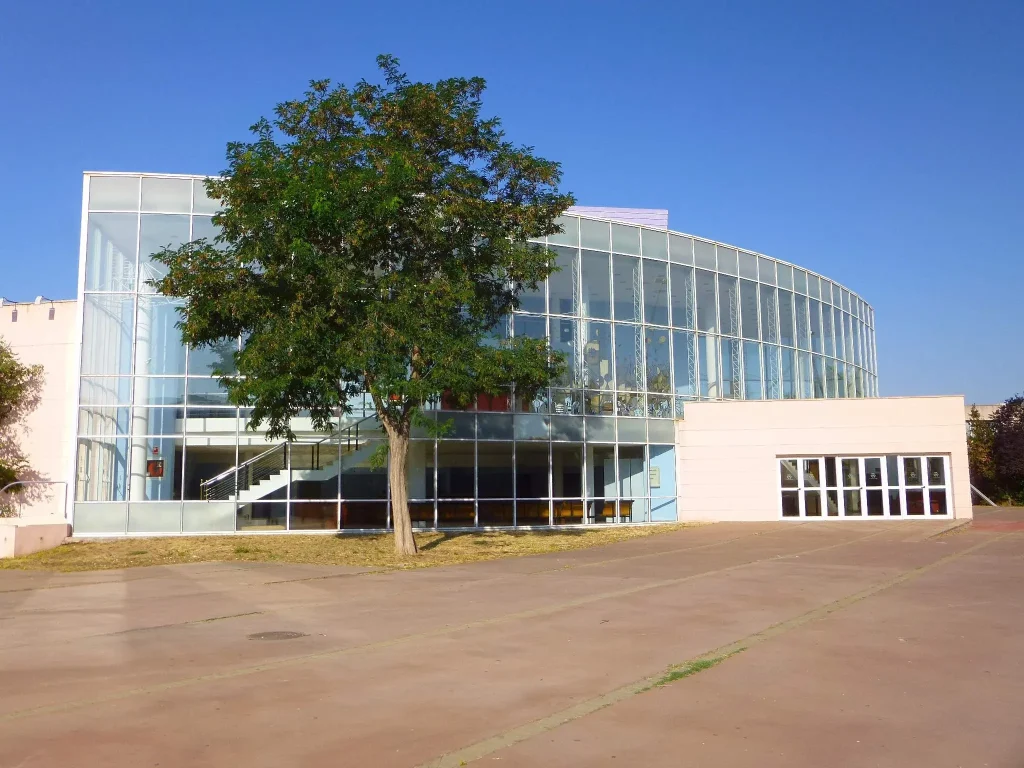 Fachada de l'Auditori de Cornellà Fachada de l'Auditori de Cornellà