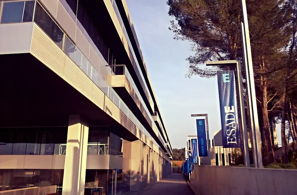 Cómo organizar desplazamientos entre ESADE, la zona empresarial y la estación de Sant Cugat