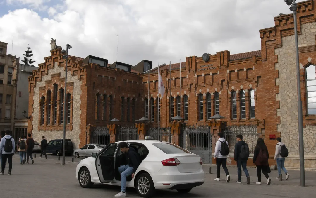 Campus Sescelades y Campus Catalunya: cómo llegar desde la estación o municipios cercanos