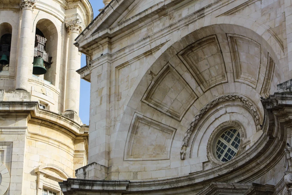 Parte de la fachada de la Catedral de Cádiz