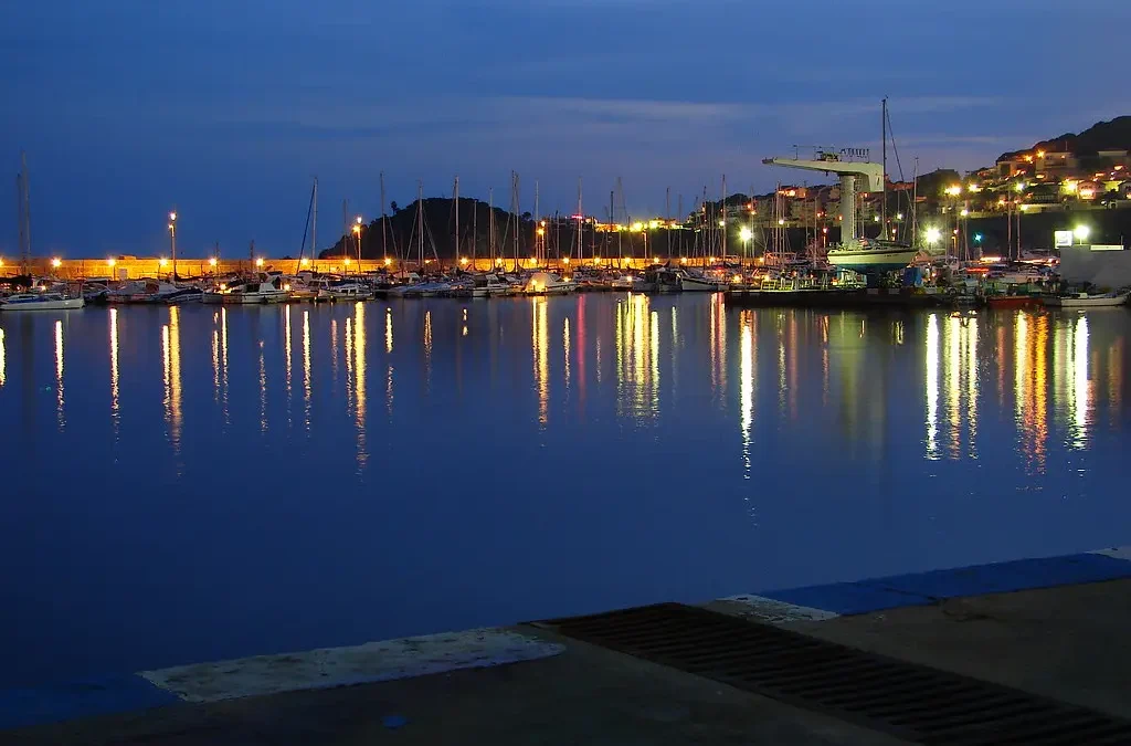 Puerto de Sant Feliu de Guíxols de noche