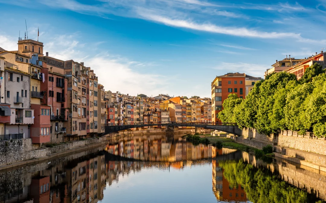 Rodajes en el Barri Vell de Girona: cómo coordinar accesos, equipos y horarios sin bloquear el centro