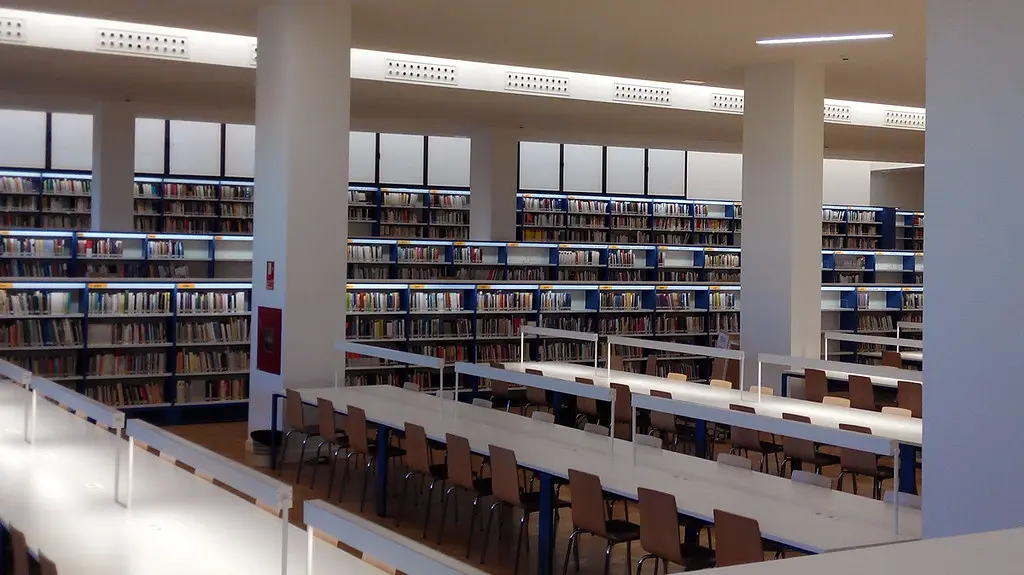 Biblioteca de la Universidad de Zaragoza Biblioteca de la Universidad de Zaragoza