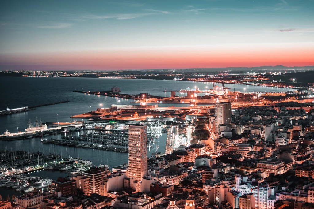 Ciudad de Alicante de noche