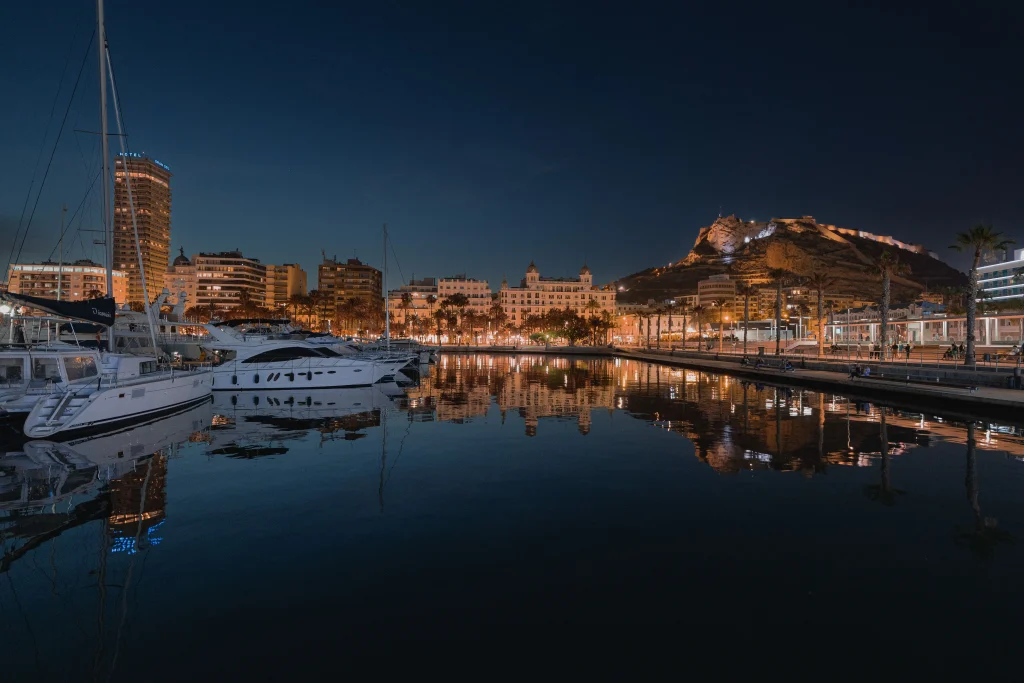 Mar en la noche Alicante