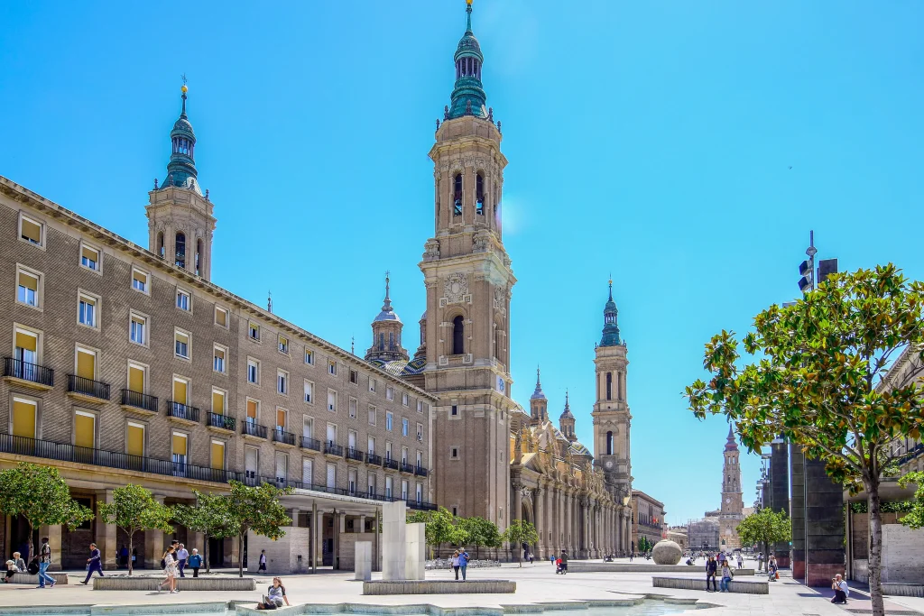 Basílica del Pilar en Zaragoza Basílica del Pilar en Zaragoza