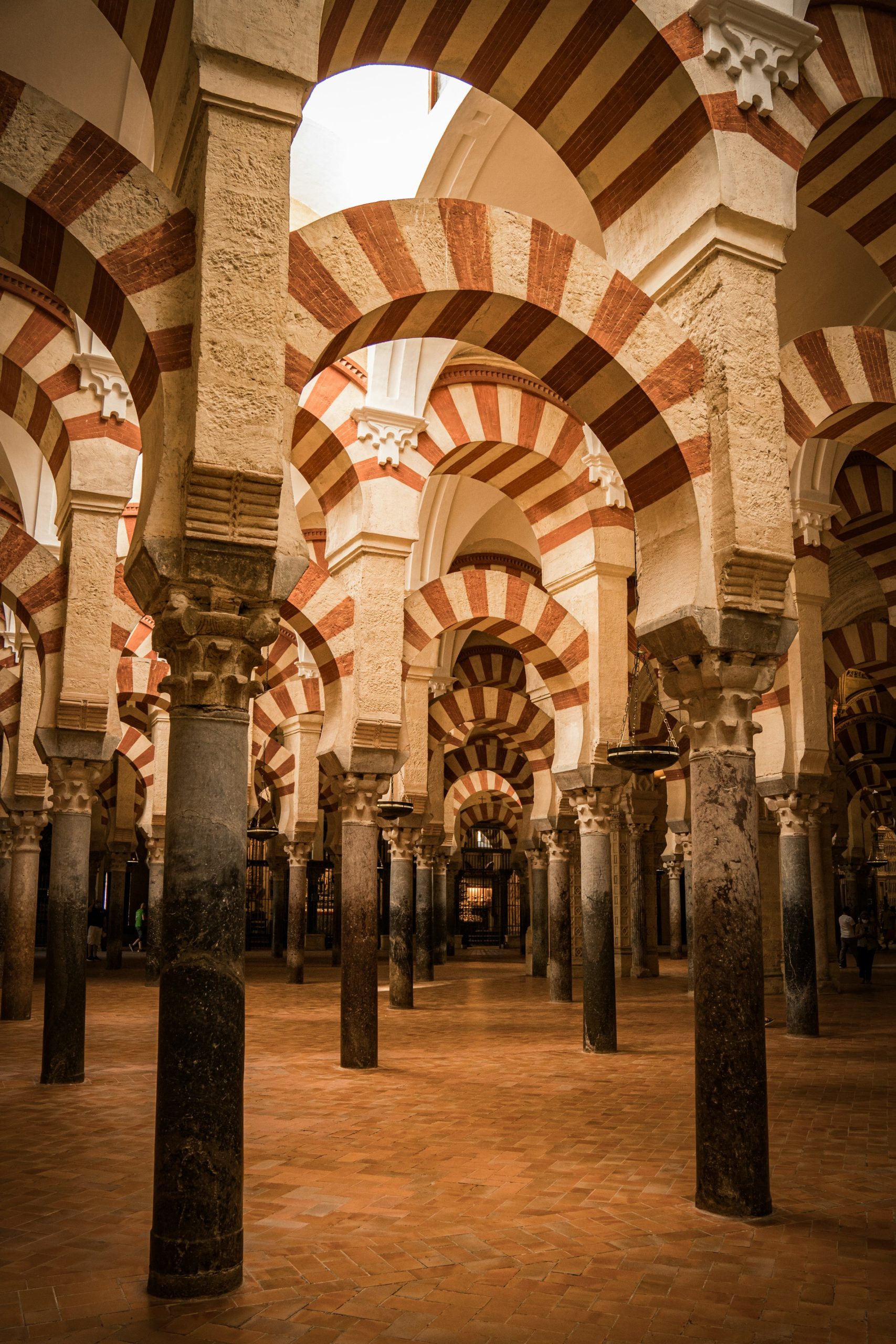 Taxi Madrid – Córdoba 1 Arcos de herradura en el interior de la Mezquita-Catedral de Córdoba