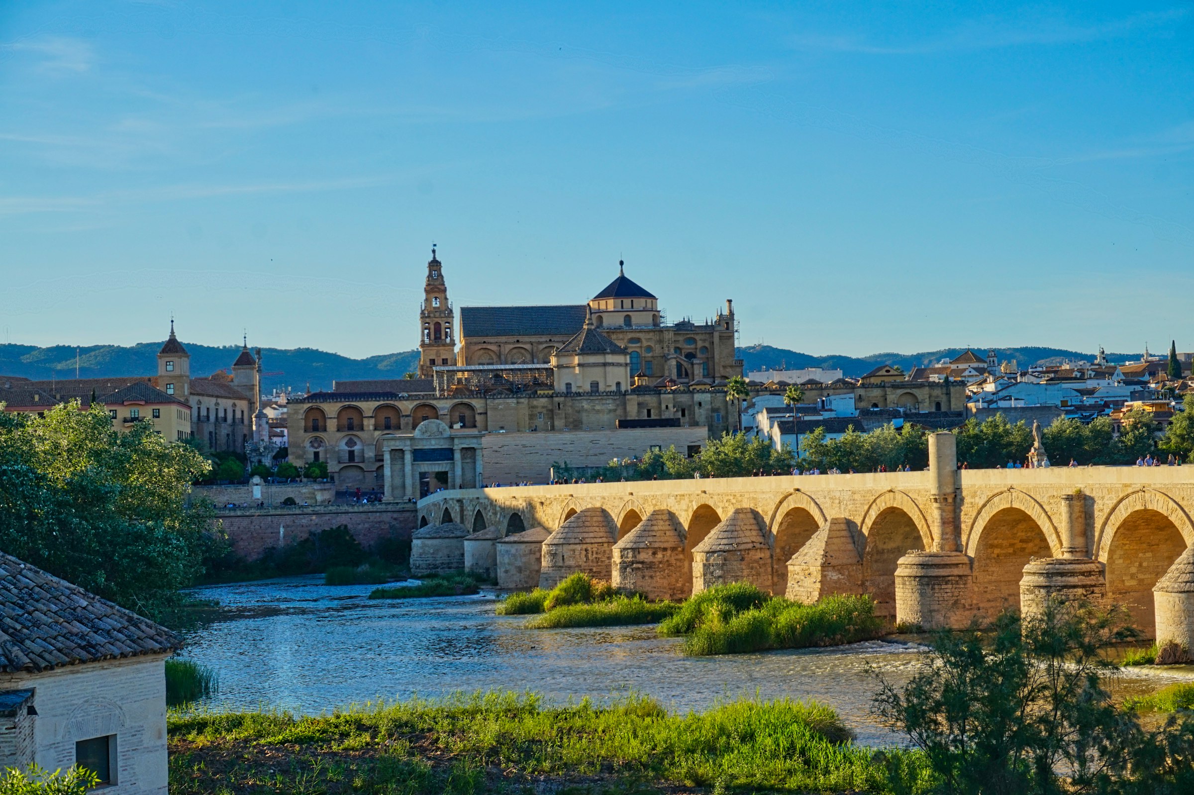 Taxi Madrid – Córdoba 4 Puente Romano sobre el Guadalquivir en Córdoba