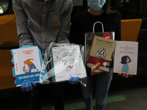 Entrega de Libros Firmados Sant Jordi a Pacientes H. Clinic