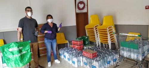 Entrega de Comida y Botellas de Gel Hidroalcohólico en CAS Barcelona