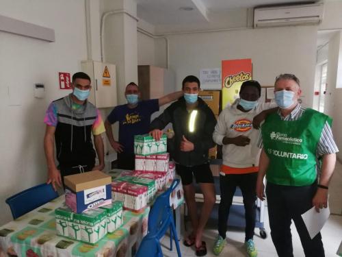 Entrega de Comida y Botellas de Gel Hidroalcohólico en CAS Barcelona